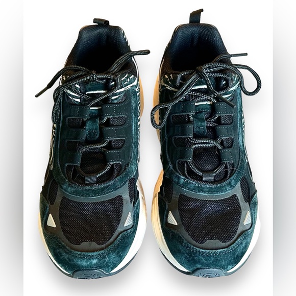 Fila Hypercube sneakers in black and zebra print in black • men’s 8 - Picture 3 of 5